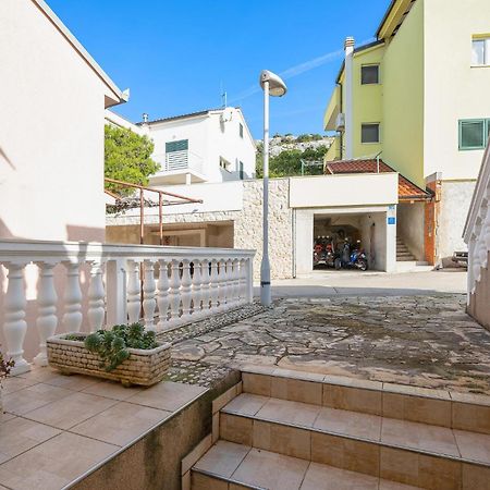 Lovely Apartment In Primosten With Kitchen Eksteriør bilde