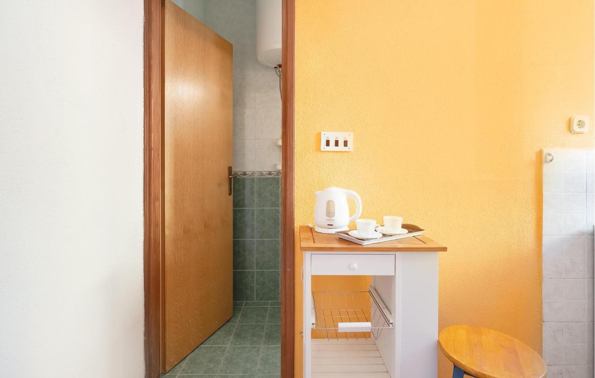 Lovely Apartment In Primosten With Kitchen Eksteriør bilde