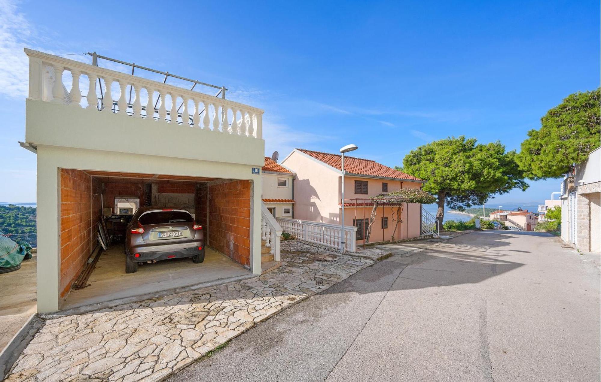 Lovely Apartment In Primosten With Kitchen Eksteriør bilde