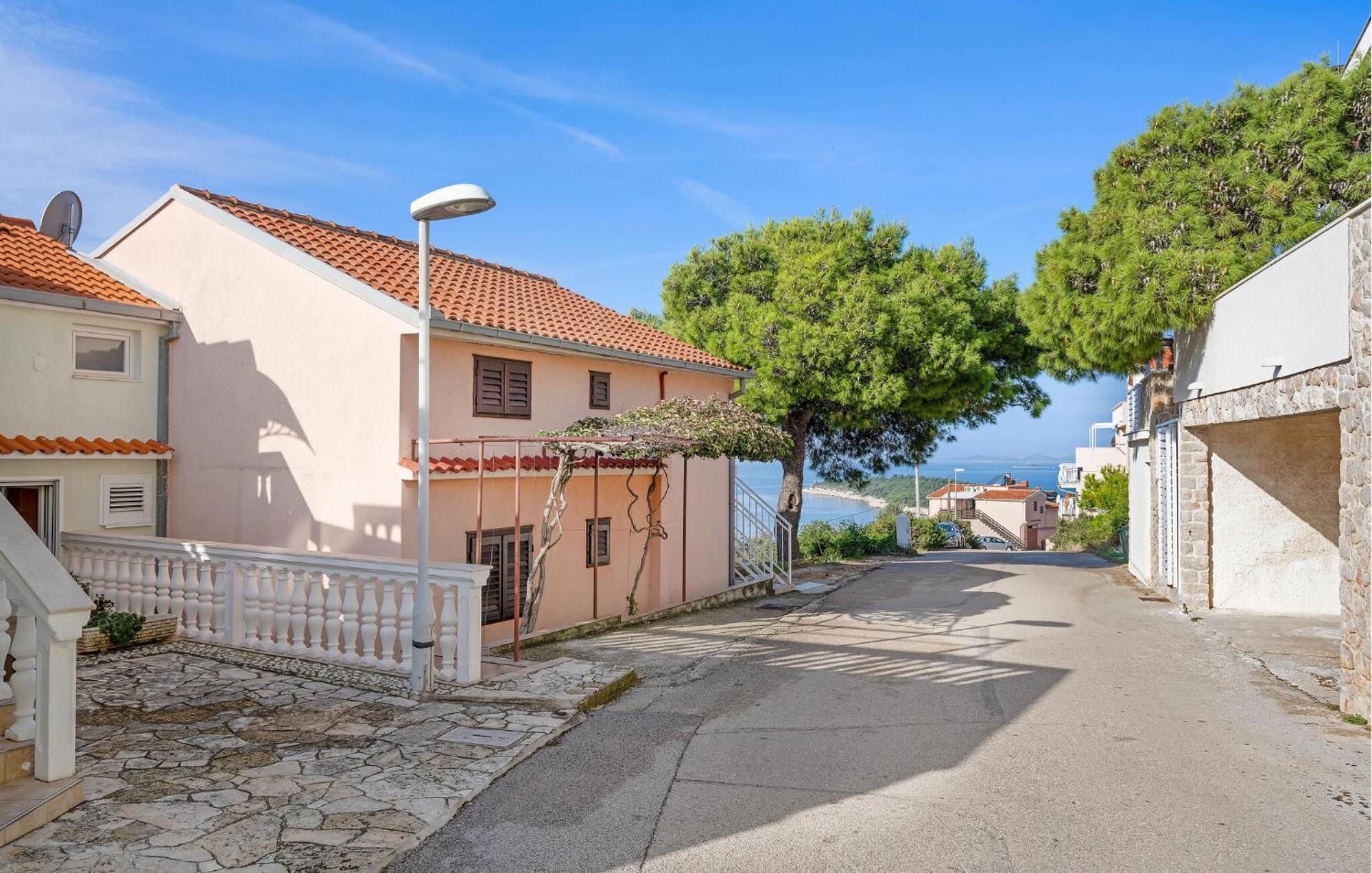 Lovely Apartment In Primosten With Kitchen Eksteriør bilde